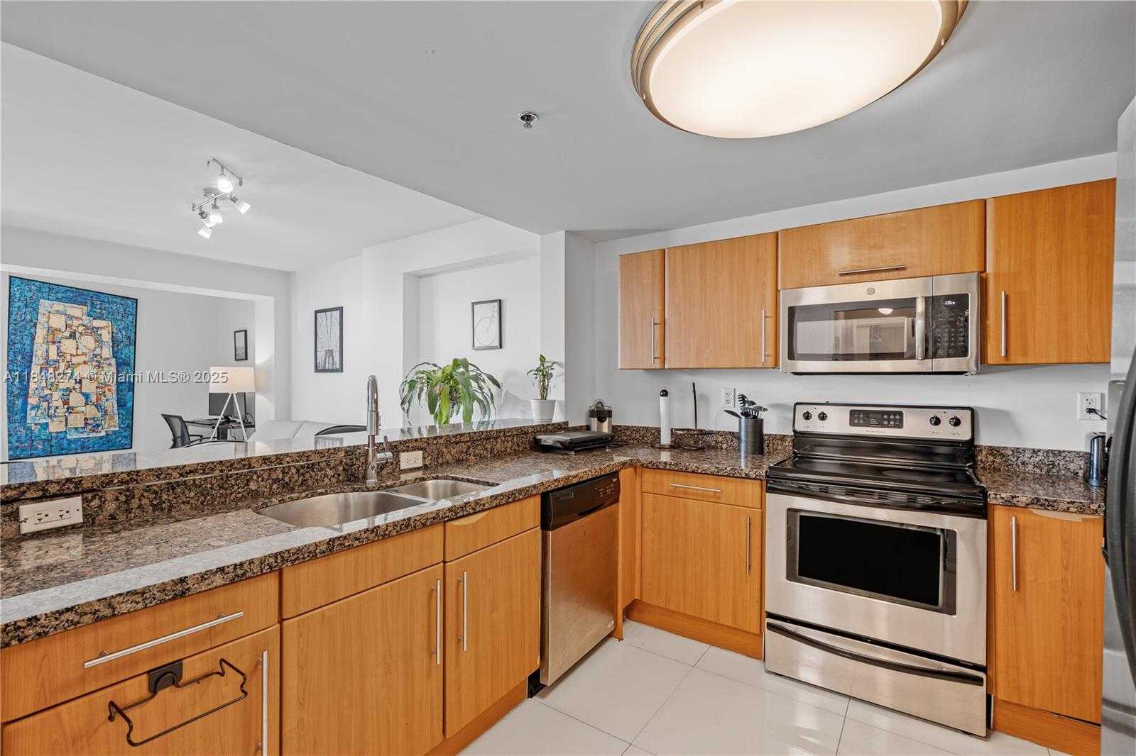 Small Image of 6362 COLLINS AVE #304, Miami Beach Number 10