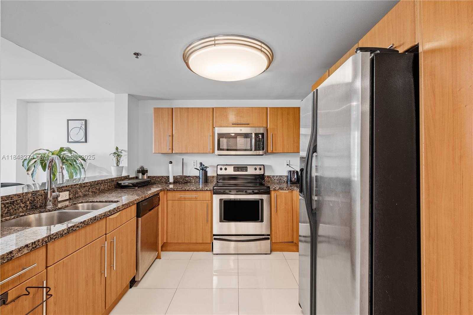 Small Image of 6362 COLLINS AVE #304, Miami Beach Number 12