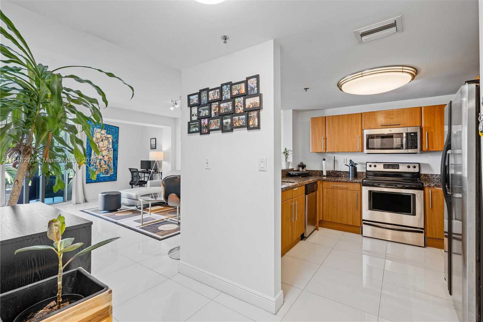 Small Image of 6362 COLLINS AVE #304, Miami Beach Number 13