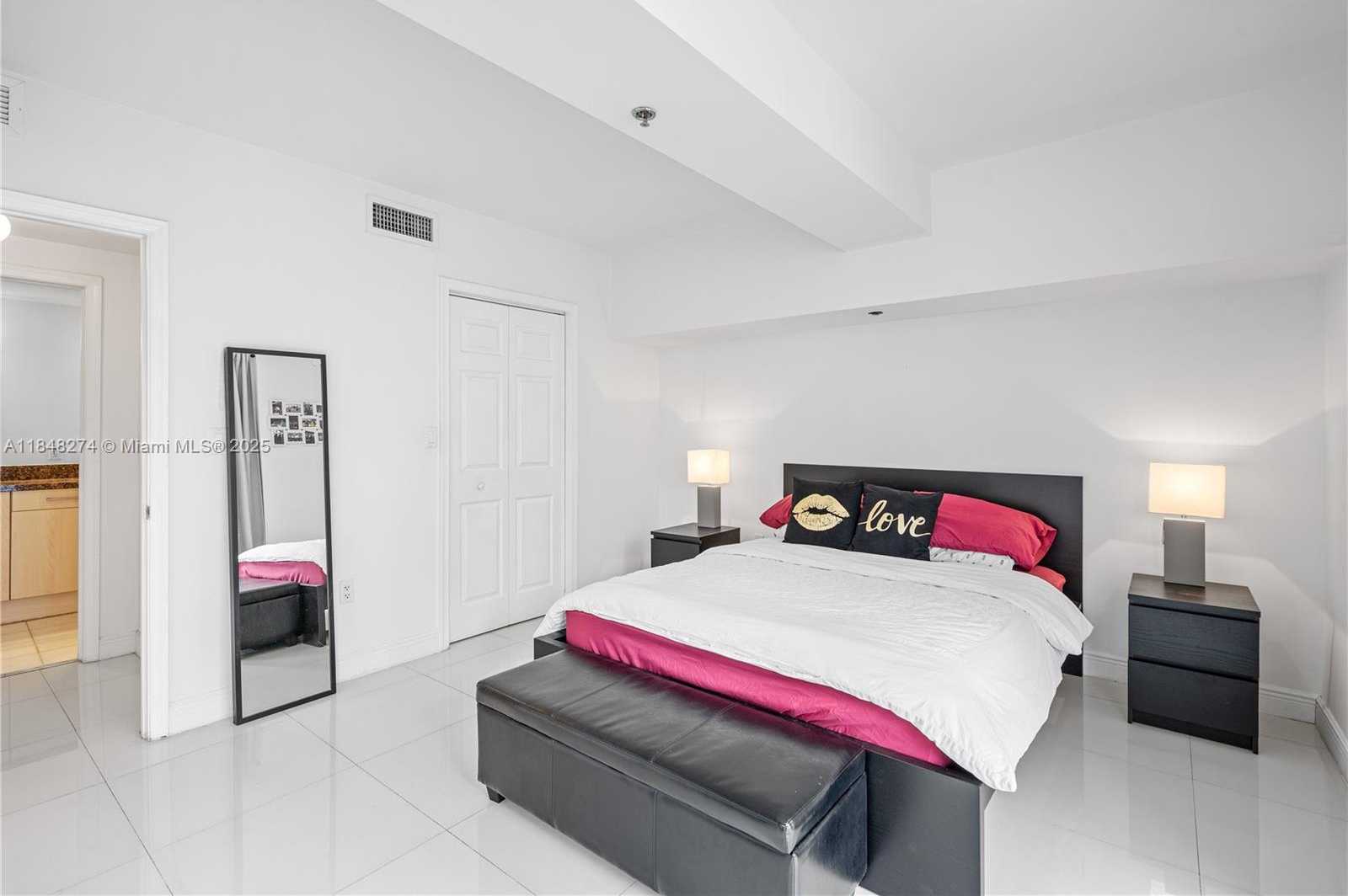 Small Image of 6362 COLLINS AVE #304, Miami Beach Number 17