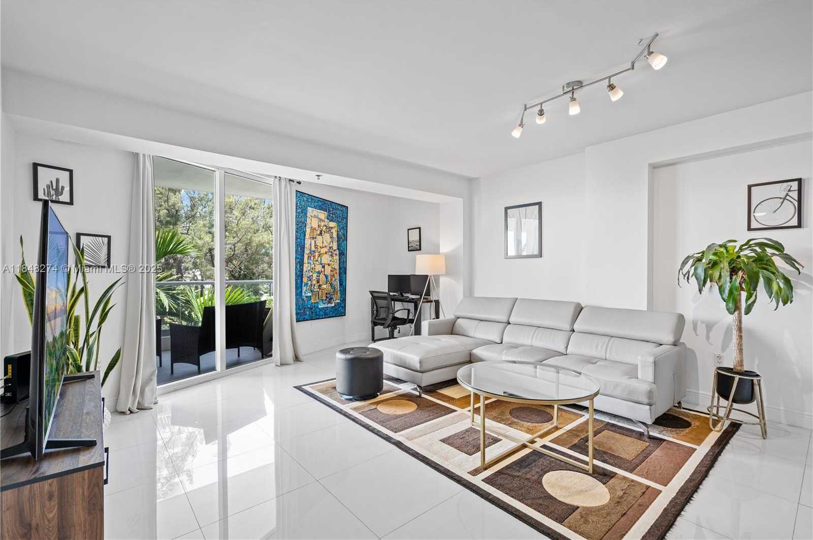 Small Image of 6362 COLLINS AVE #304, Miami Beach Number 2