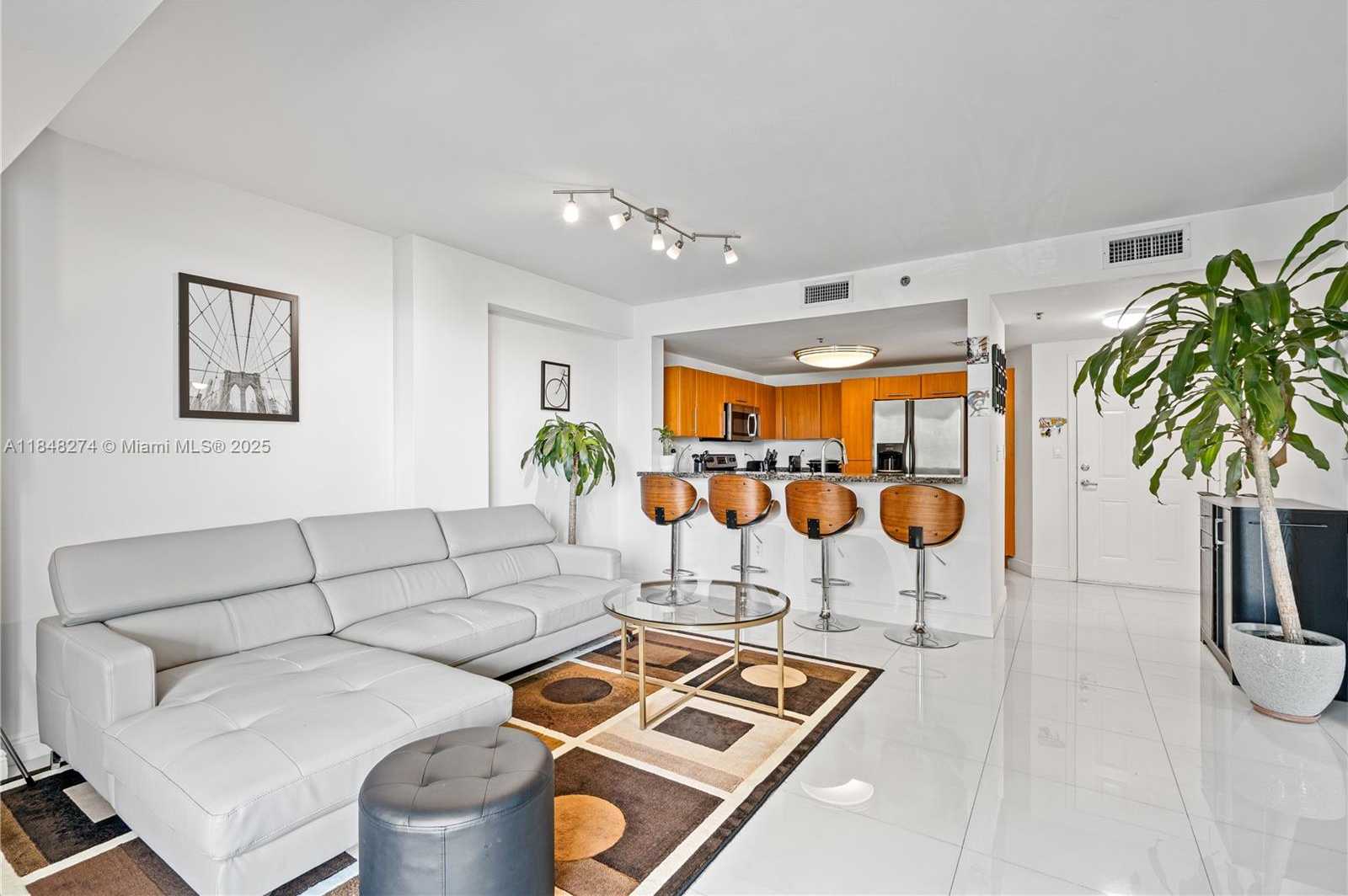 Small Image of 6362 COLLINS AVE #304, Miami Beach Number 3