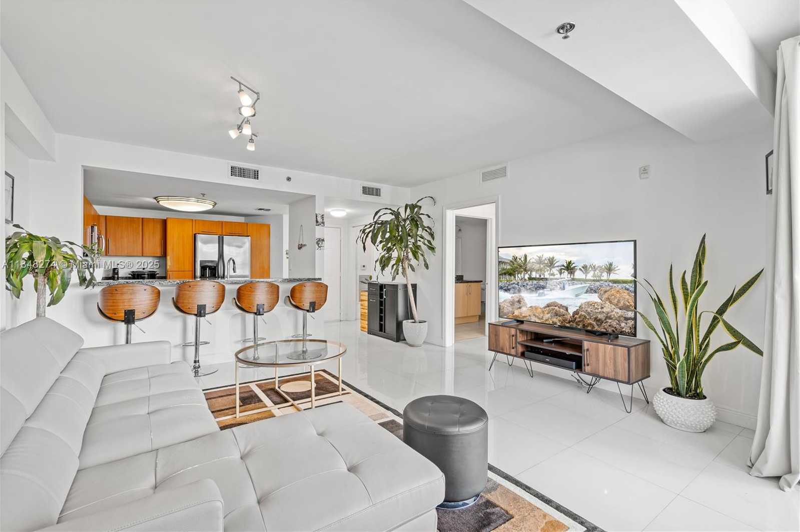 Small Image of 6362 COLLINS AVE #304, Miami Beach Number 5