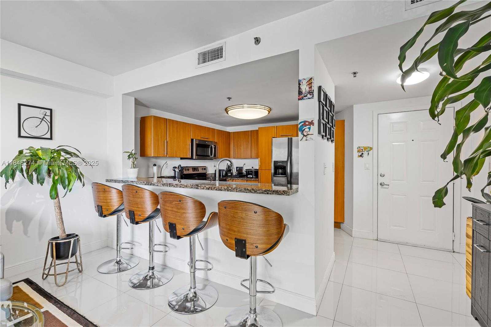 Small Image of 6362 COLLINS AVE #304, Miami Beach Number 7
