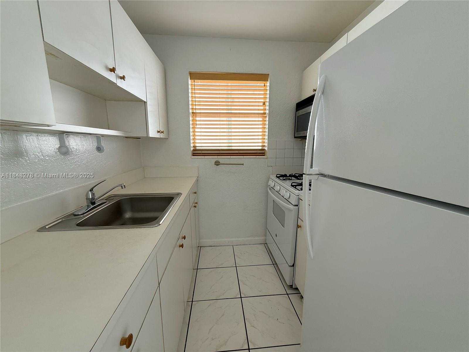 Small Image of 1255 WEST 49TH PL #H204, Hialeah Number 6
