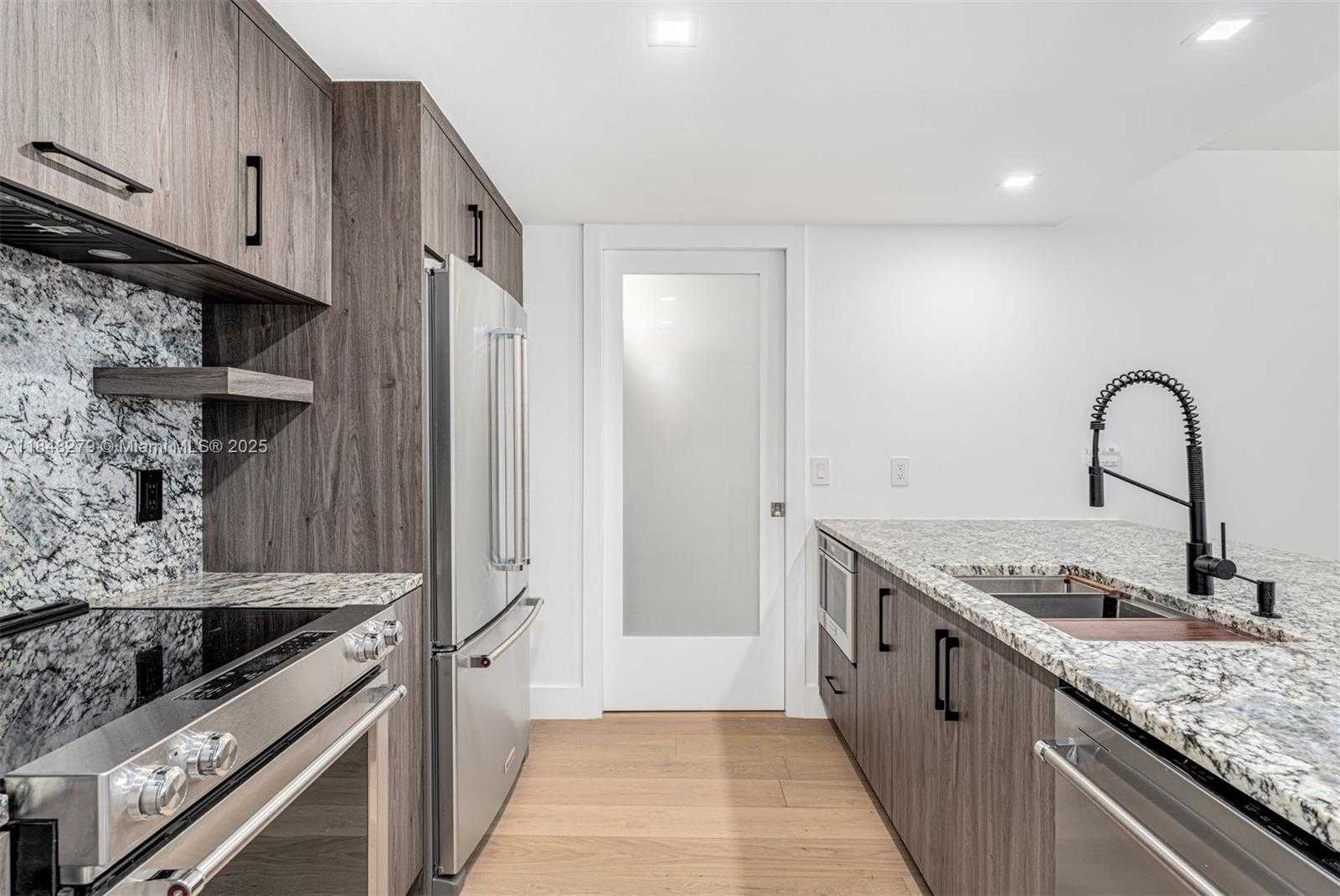 Small Image of 50 BISCAYNE BLVD #2710, Miami Number 2