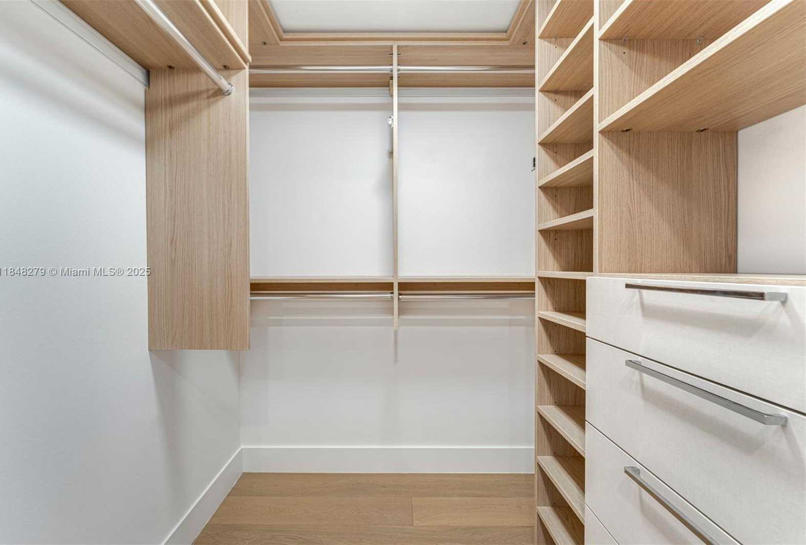 Small Image of 50 BISCAYNE BLVD #2710, Miami Number 20