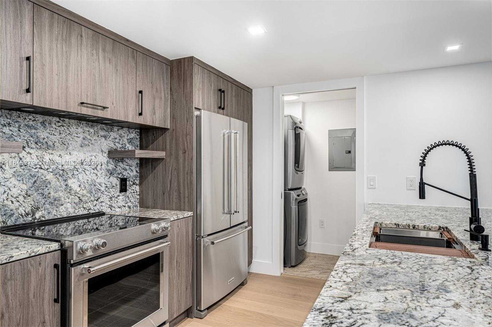 Small Image of 50 BISCAYNE BLVD #2710, Miami Number 3