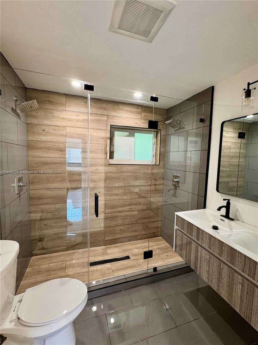 Small Image of 766 NORTH WEST 45TH ST, Miami Number 24
