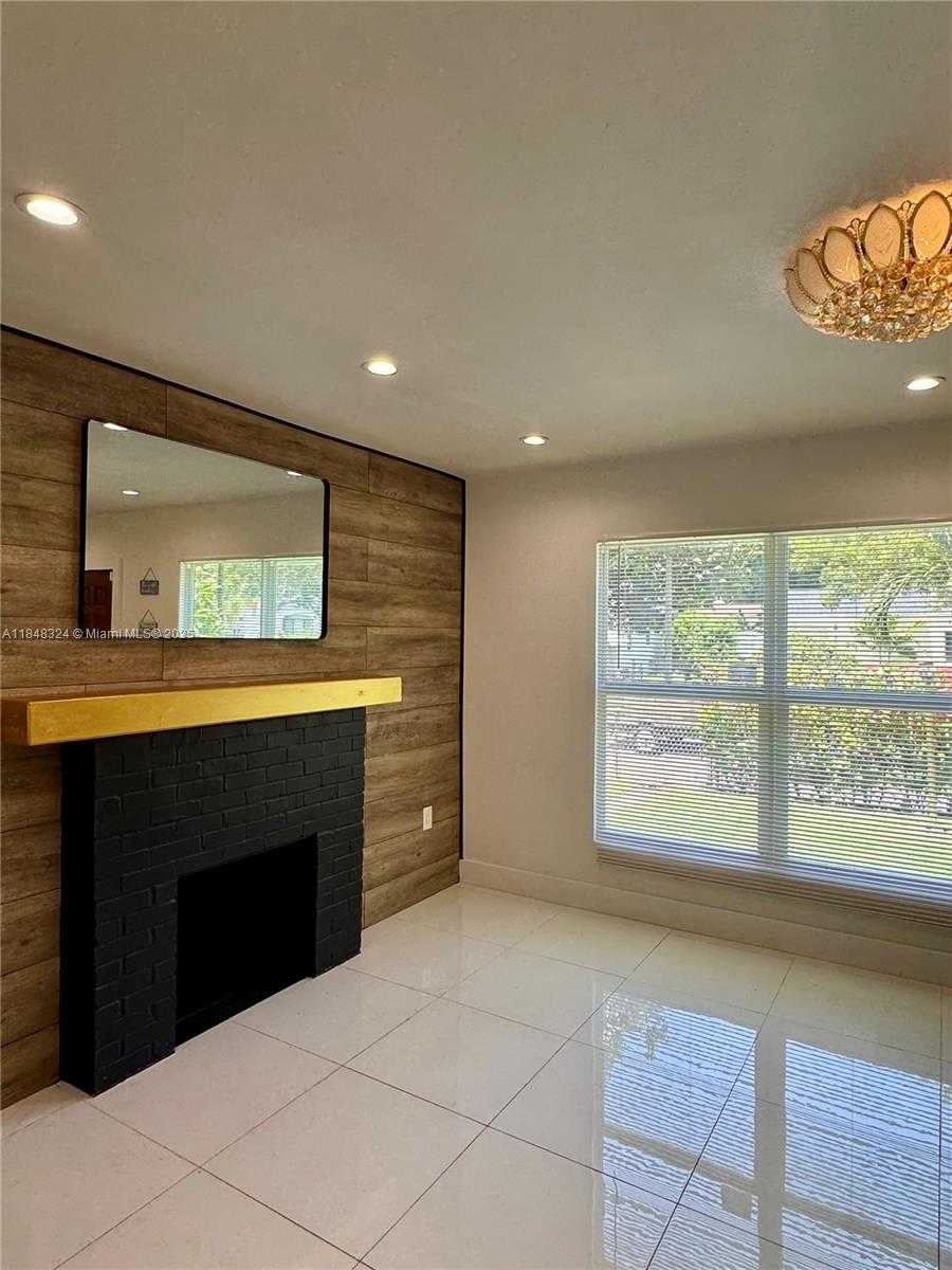 Small Image of 766 NORTH WEST 45TH ST, Miami Number 4