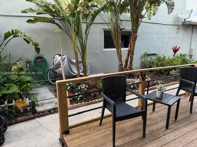 Small Image of 2452 TAYLOR ST #102, Hollywood Number 2