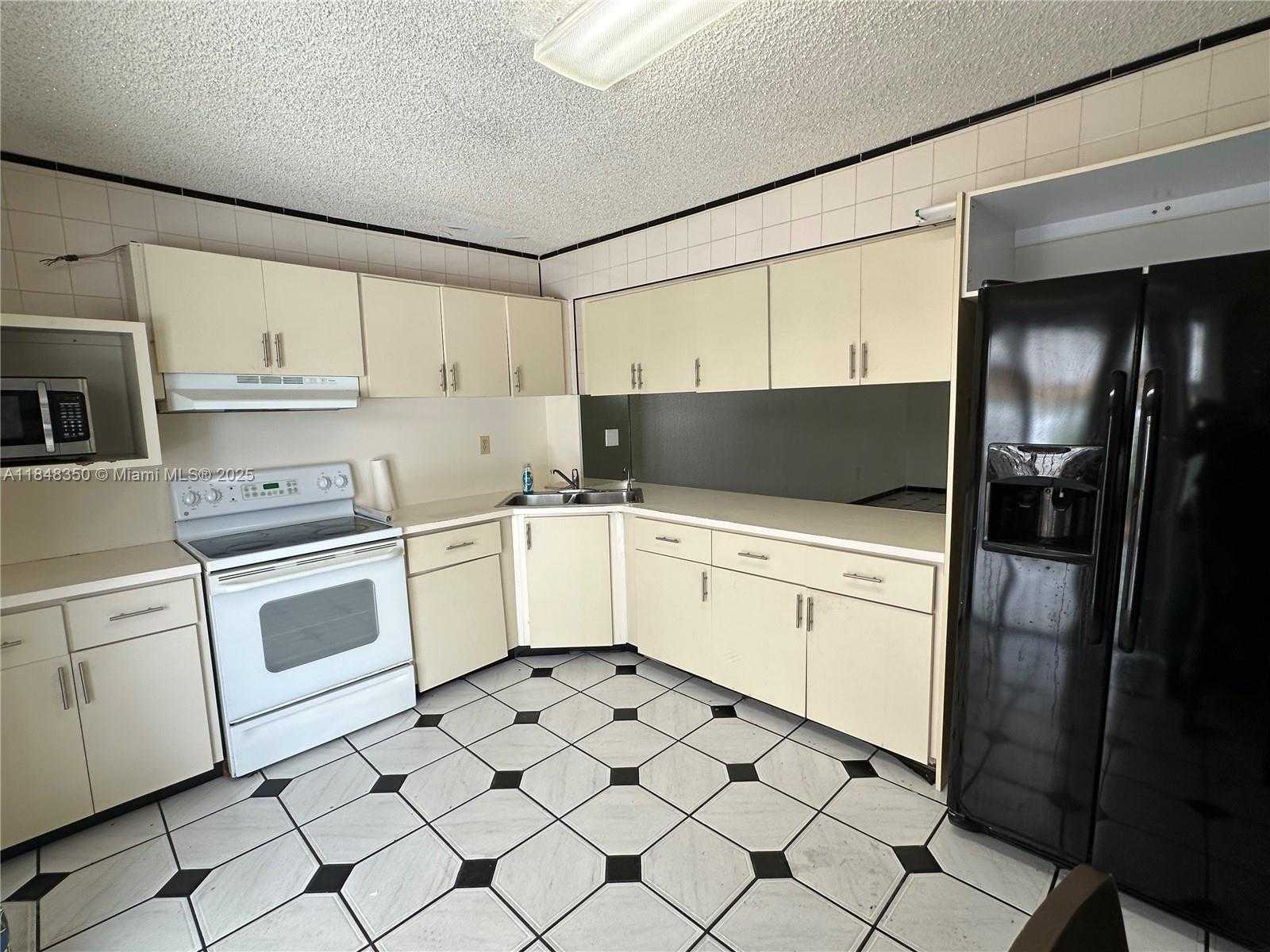 Small Image of 2190 WEST 60TH ST #21101, Hialeah Number 3