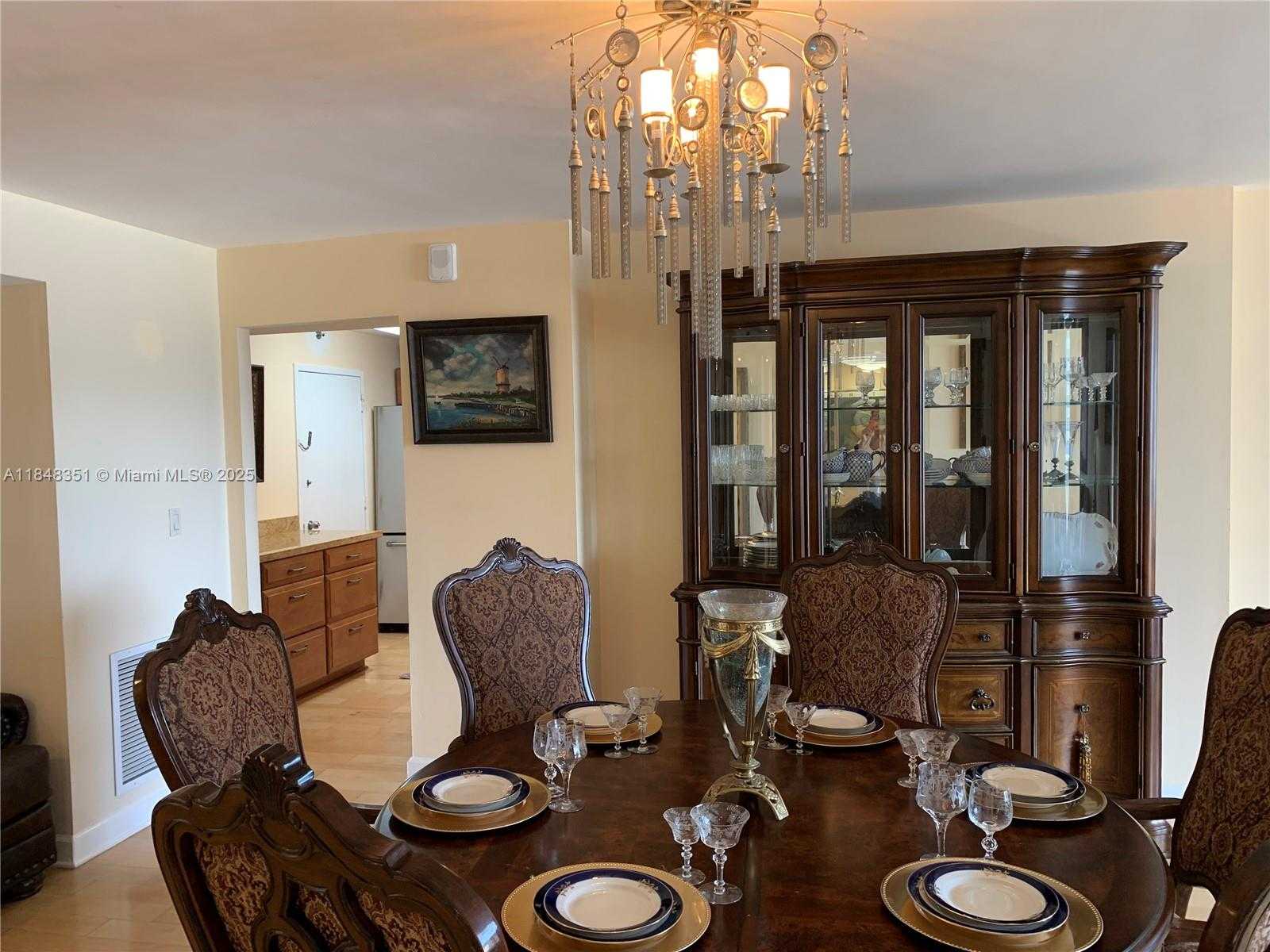 Small Image of 6039 COLLINS AVE #1136, Miami Beach Number 10