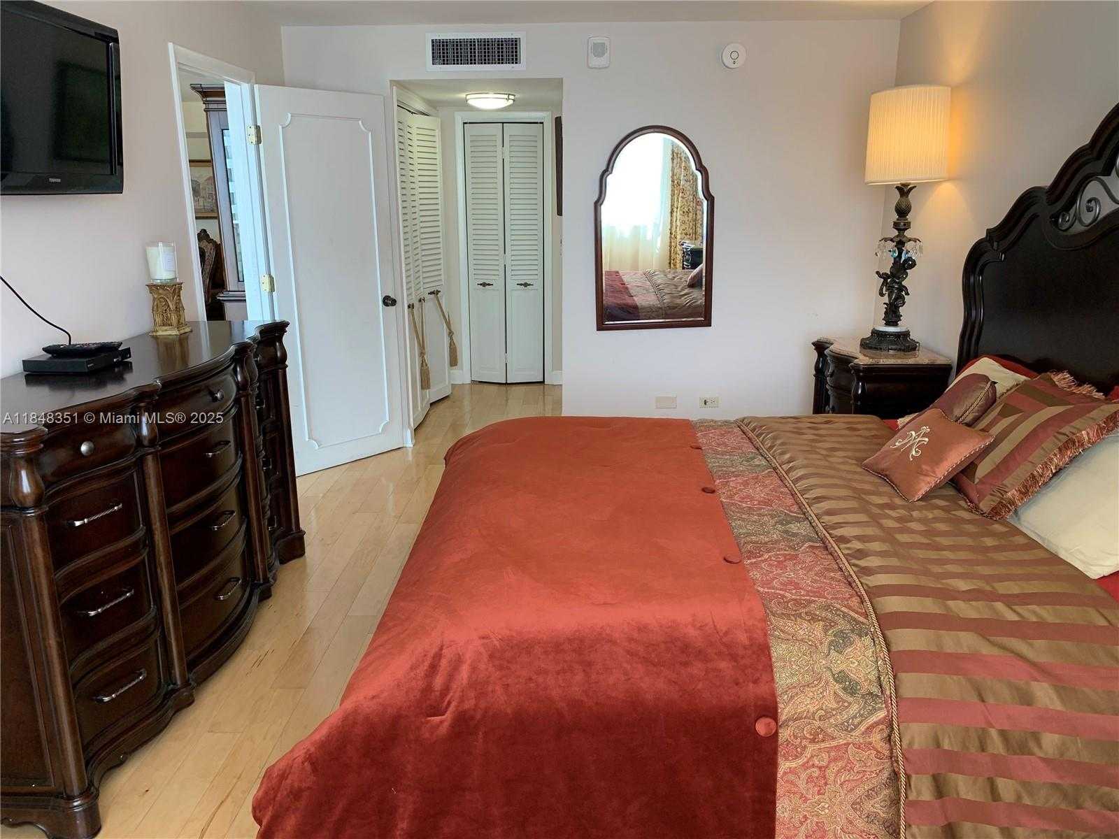 Small Image of 6039 COLLINS AVE #1136, Miami Beach Number 12