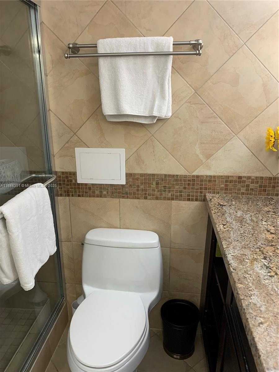 Small Image of 6039 COLLINS AVE #1136, Miami Beach Number 14