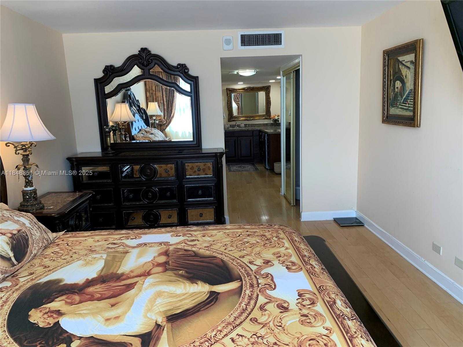 Small Image of 6039 COLLINS AVE #1136, Miami Beach Number 21