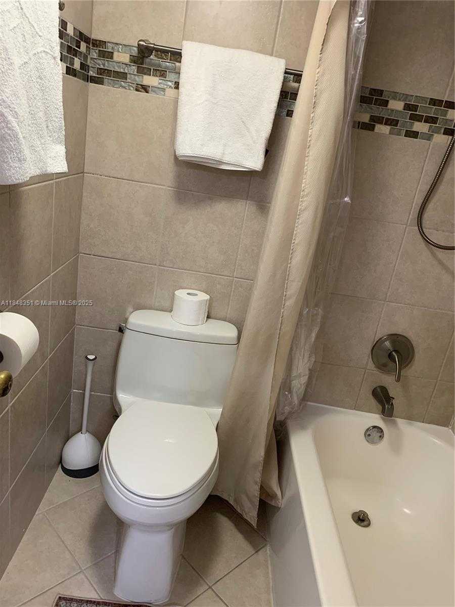 Small Image of 6039 COLLINS AVE #1136, Miami Beach Number 23
