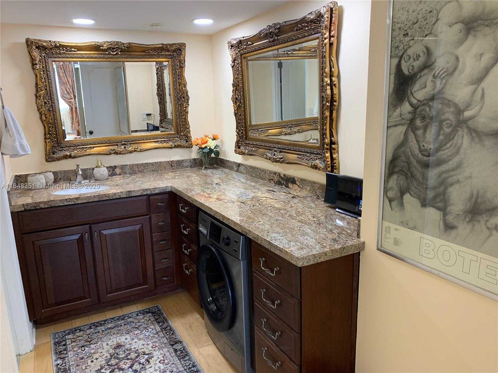 Small Image of 6039 COLLINS AVE #1136, Miami Beach Number 24