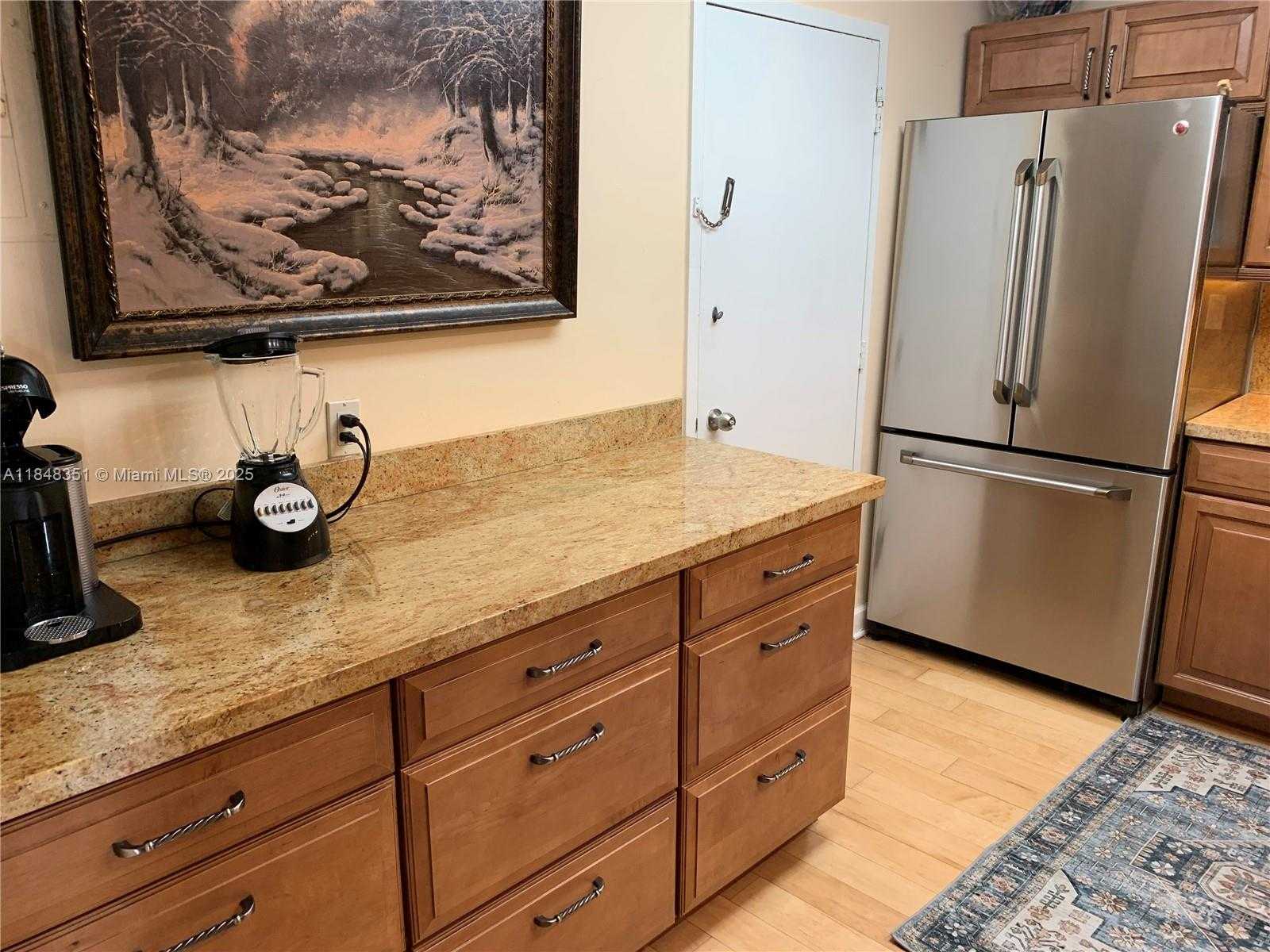 Small Image of 6039 COLLINS AVE #1136, Miami Beach Number 5