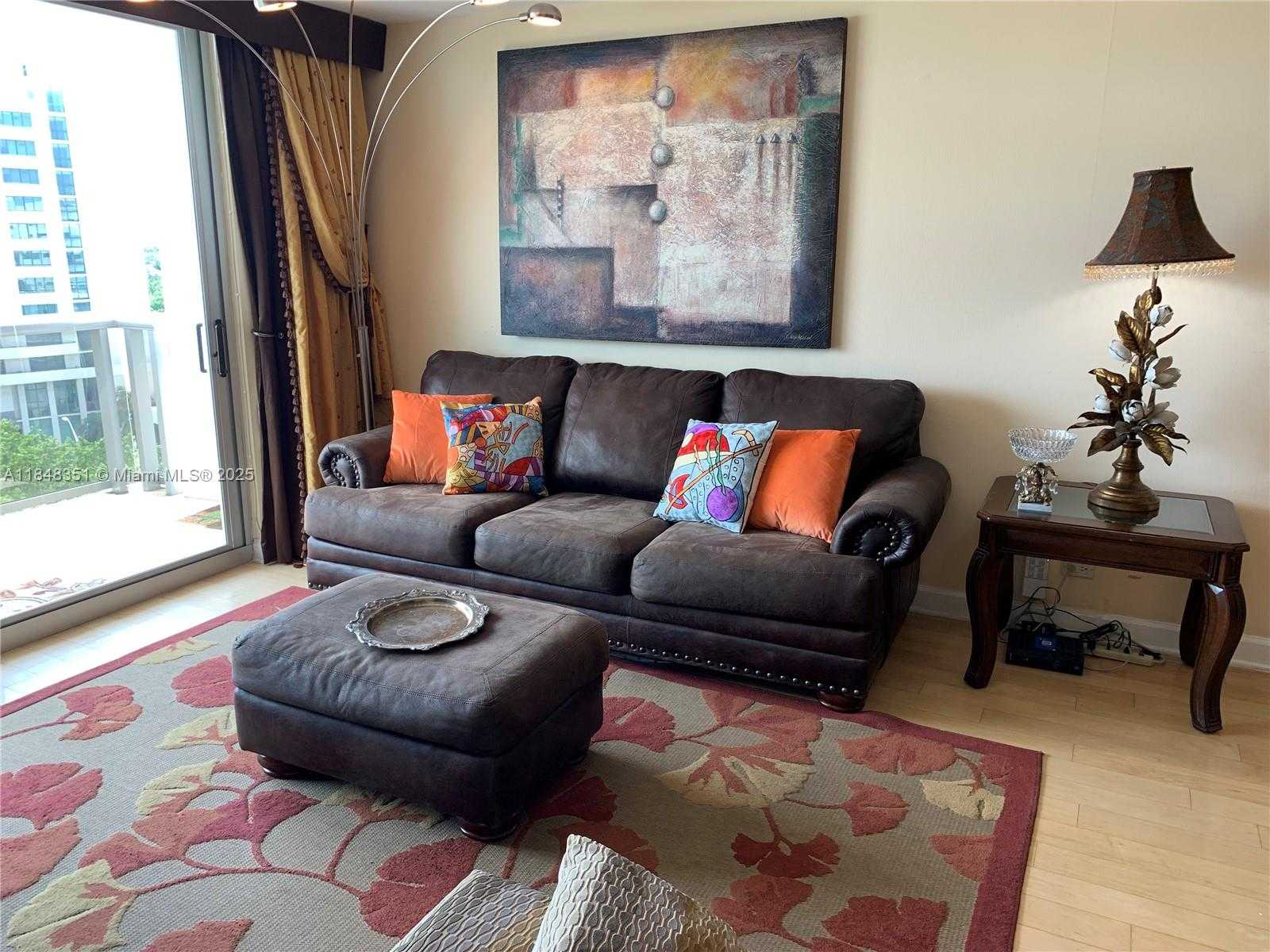 Small Image of 6039 COLLINS AVE #1136, Miami Beach Number 7