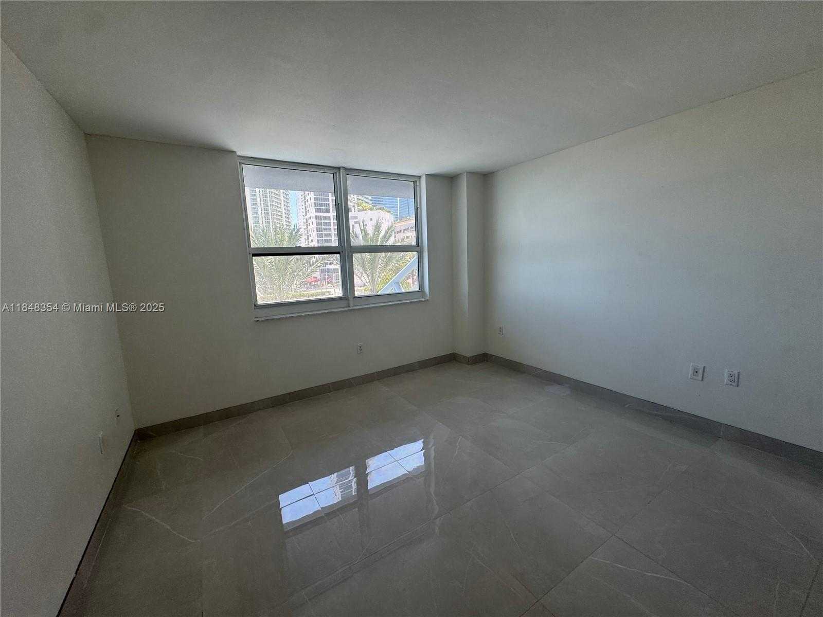 Small Image of 1155 BRICKELL BAY DR #307, Miami Number 12