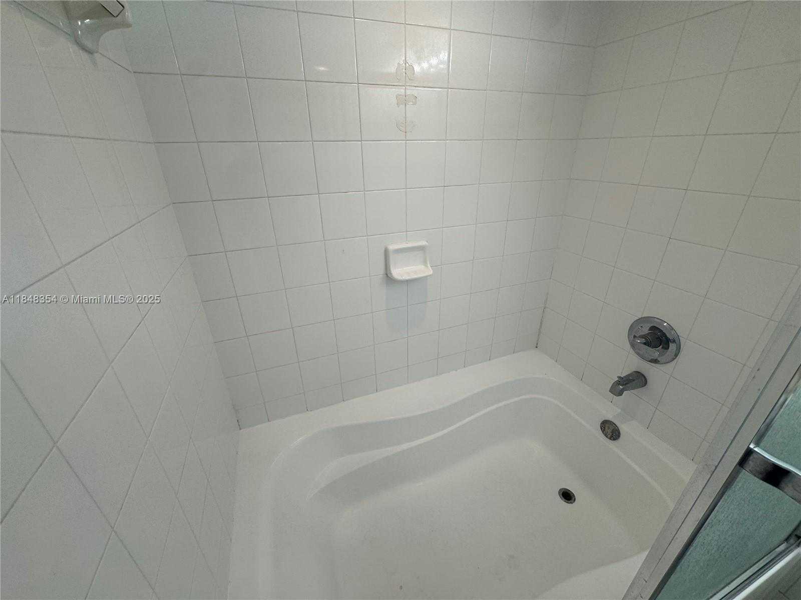 Small Image of 1155 BRICKELL BAY DR #307, Miami Number 14