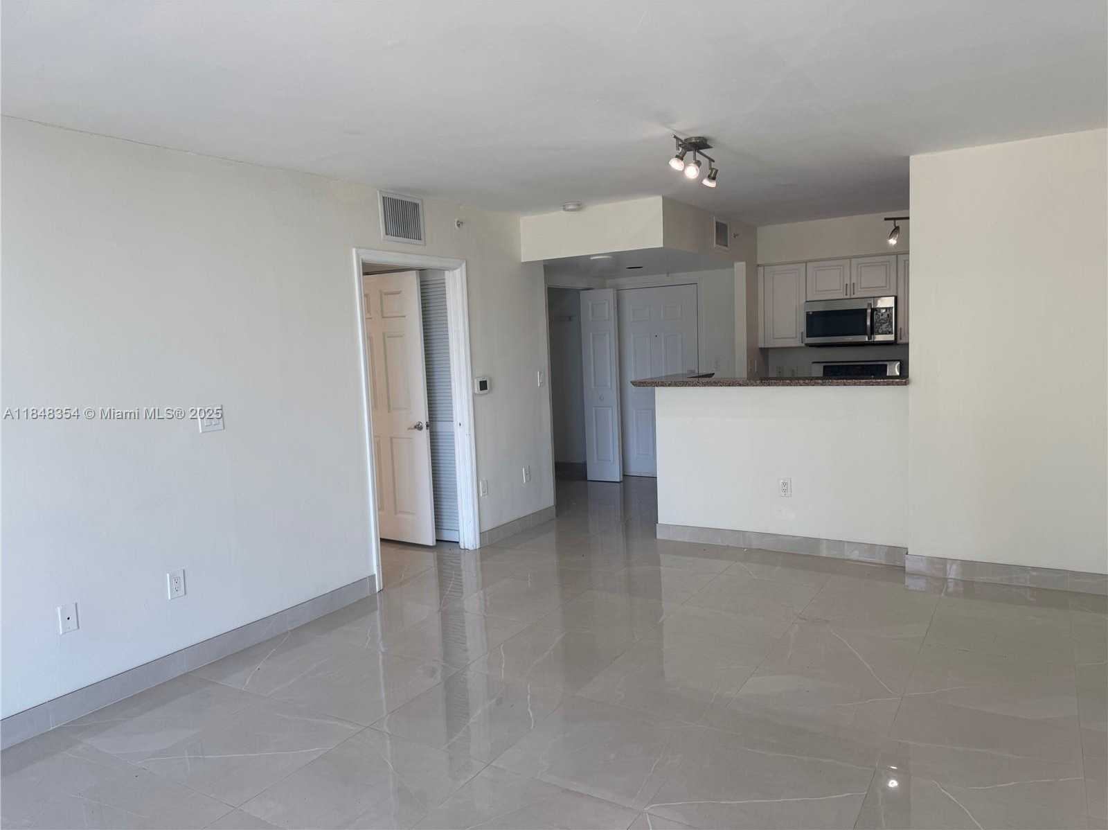 Small Image of 1155 BRICKELL BAY DR #307, Miami Number 16