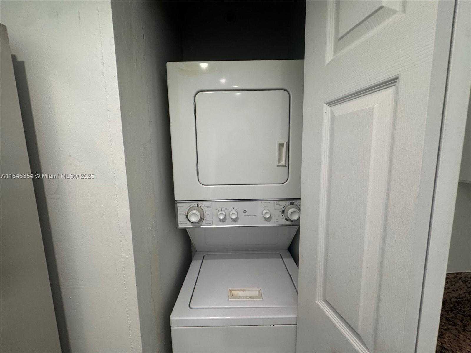 Small Image of 1155 BRICKELL BAY DR #307, Miami Number 18