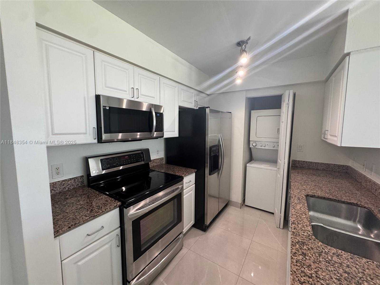 Small Image of 1155 BRICKELL BAY DR #307, Miami Number 7