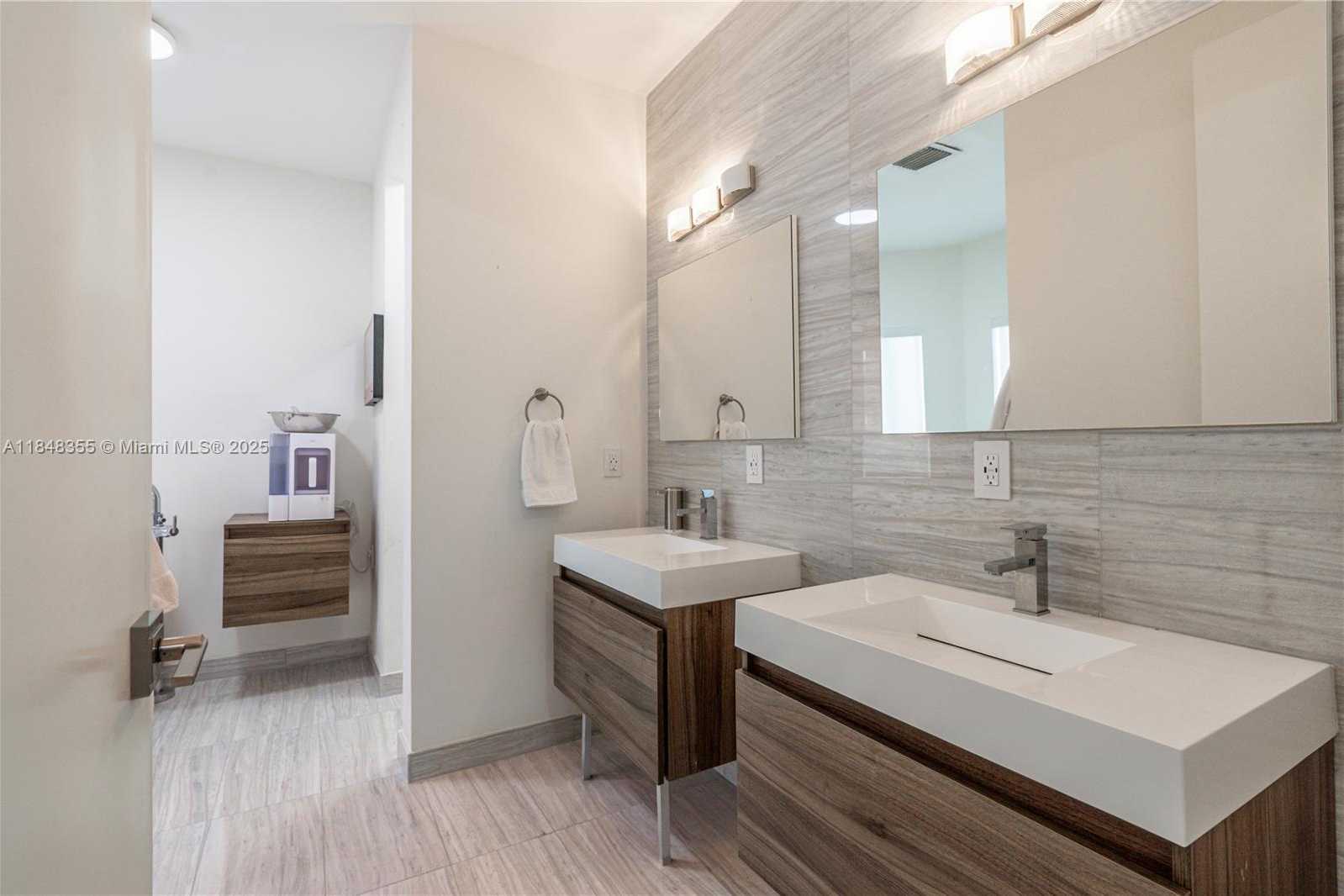 Small Image of 5978 ALTON RD #., Miami Beach Number 28