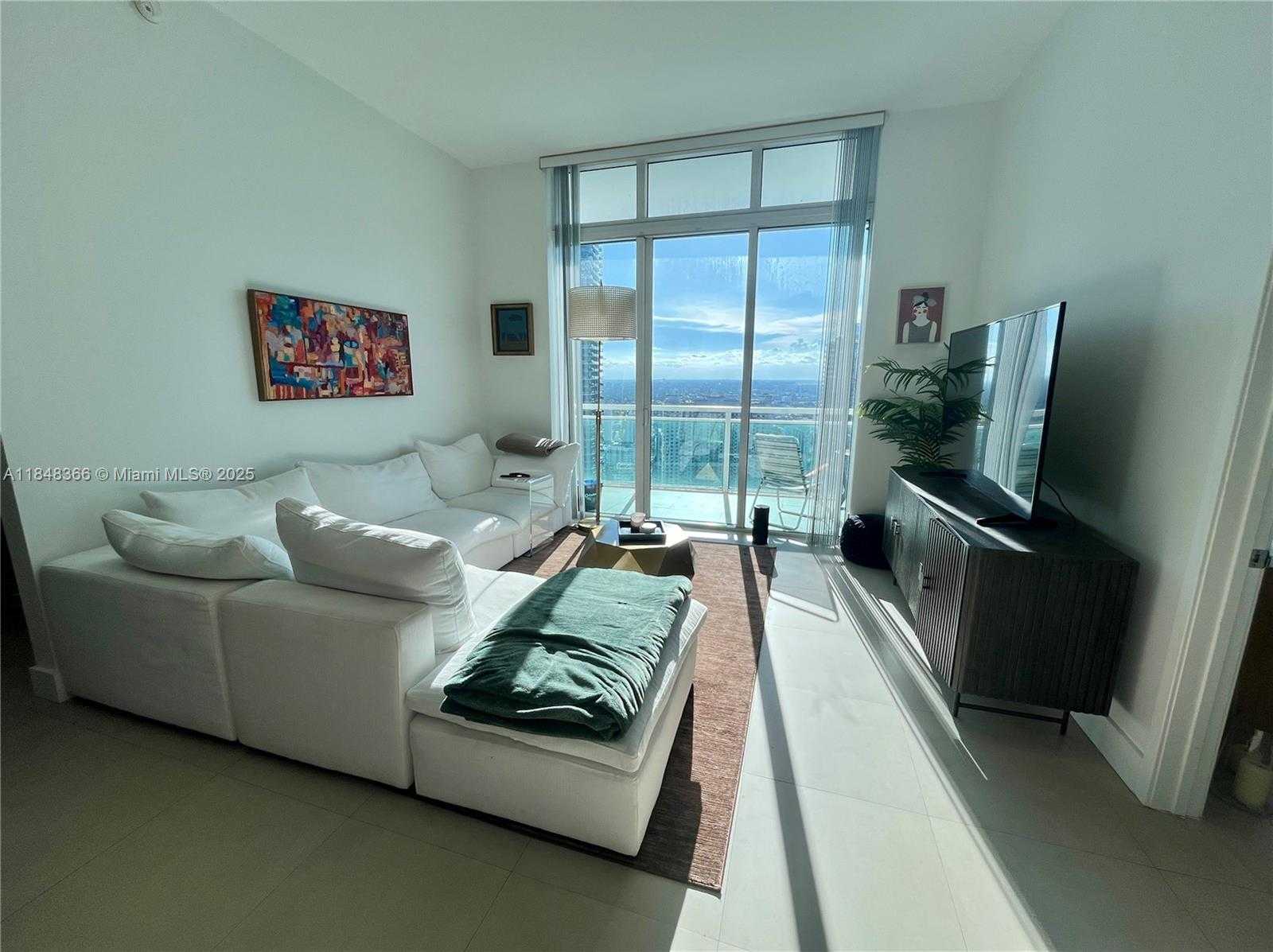 Small Image of 951 BRICKELL AVE #4307, Miami Number 3