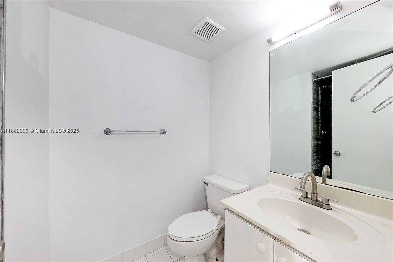Small Image of 2600 COLLINS AVE #405, Miami Beach Number 10