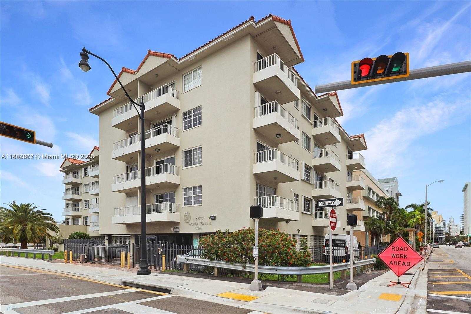 Small Image of 2600 COLLINS AVE #405, Miami Beach Number 13