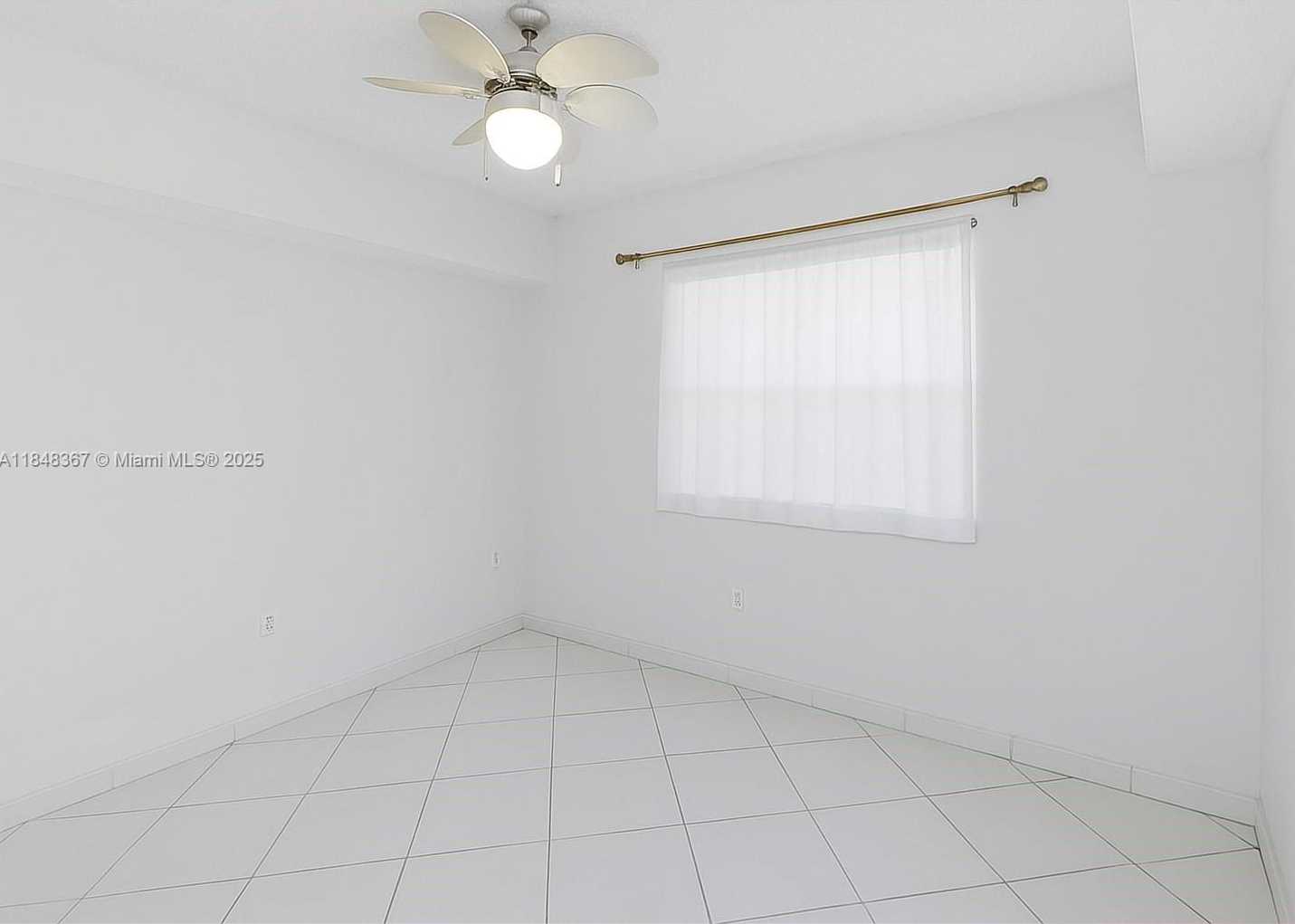 Small Image of 2600 COLLINS AVE #405, Miami Beach Number 5