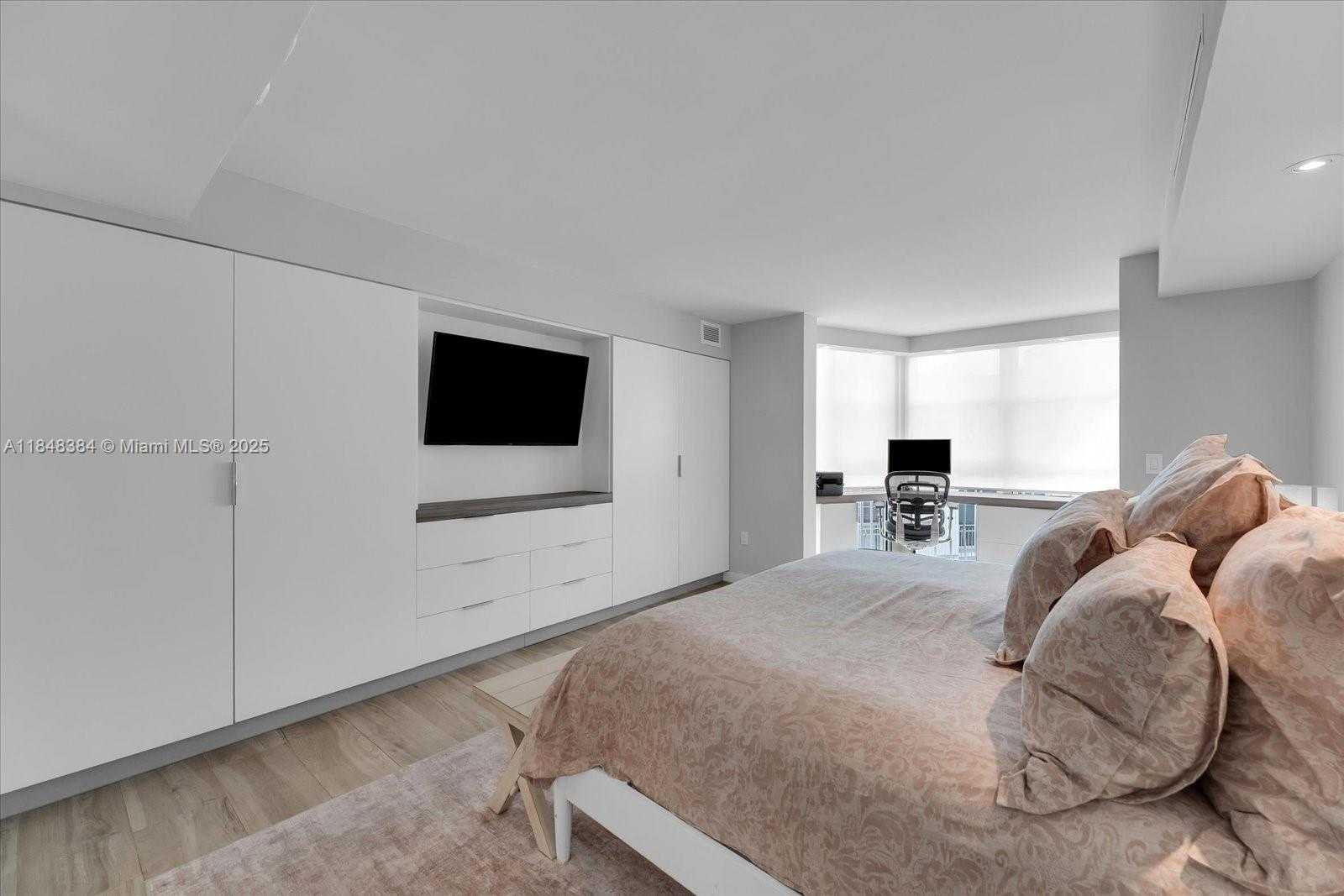 Small Image of 600 GRAPETREE DR #11CN, Key Biscayne Number 28