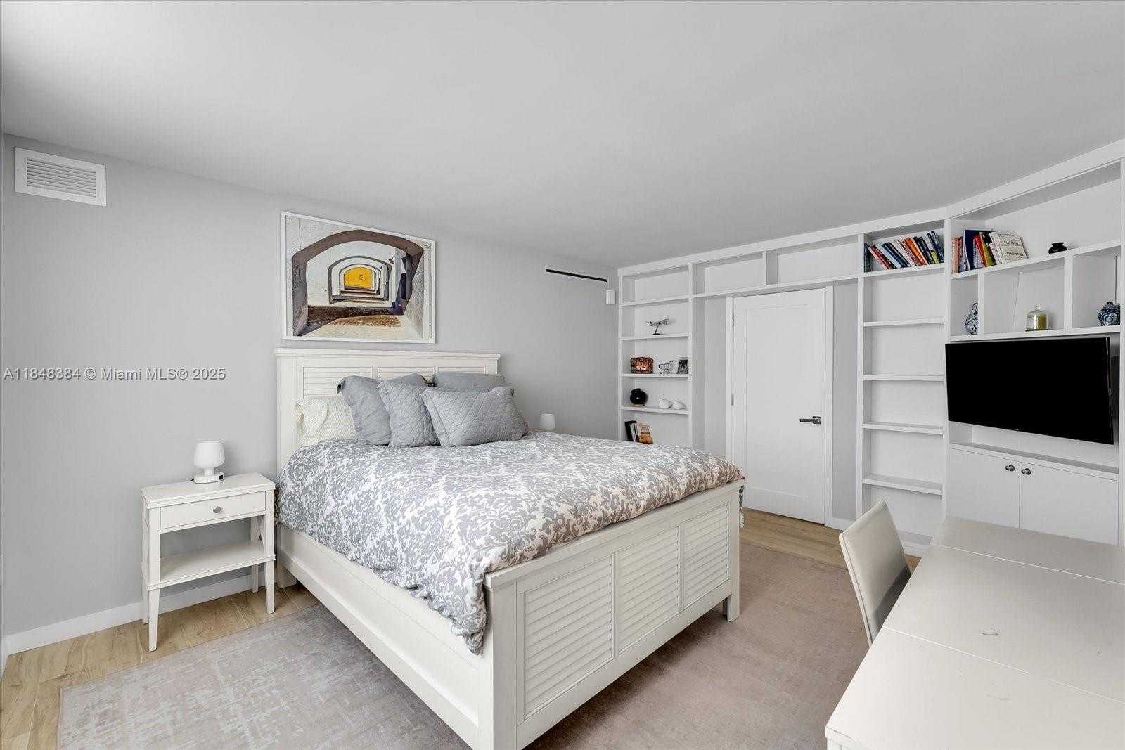 Small Image of 600 GRAPETREE DR #11CN, Key Biscayne Number 30