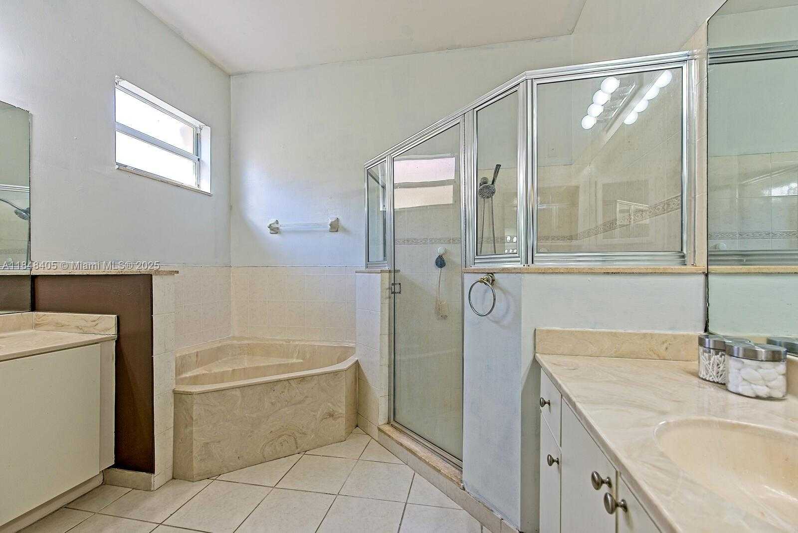 Small Image of 1921 SOUTH EAST 16TH AVE #1921, Homestead Number 12