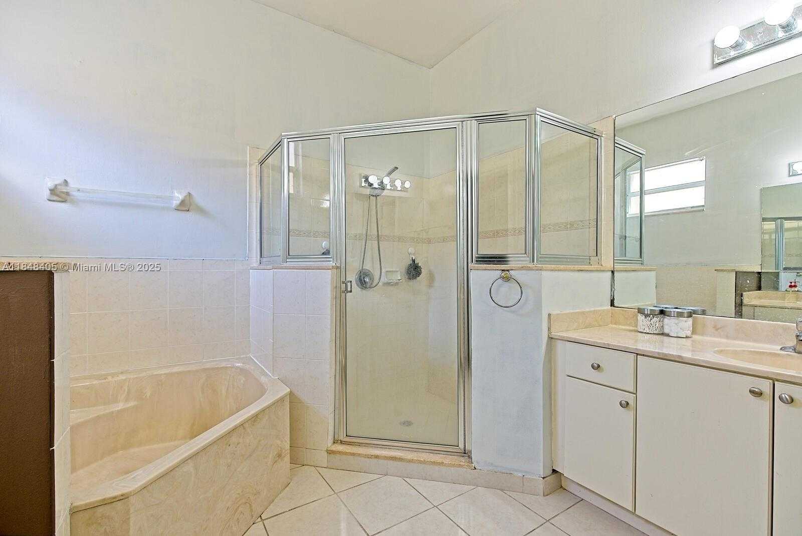 Small Image of 1921 SOUTH EAST 16TH AVE #1921, Homestead Number 13
