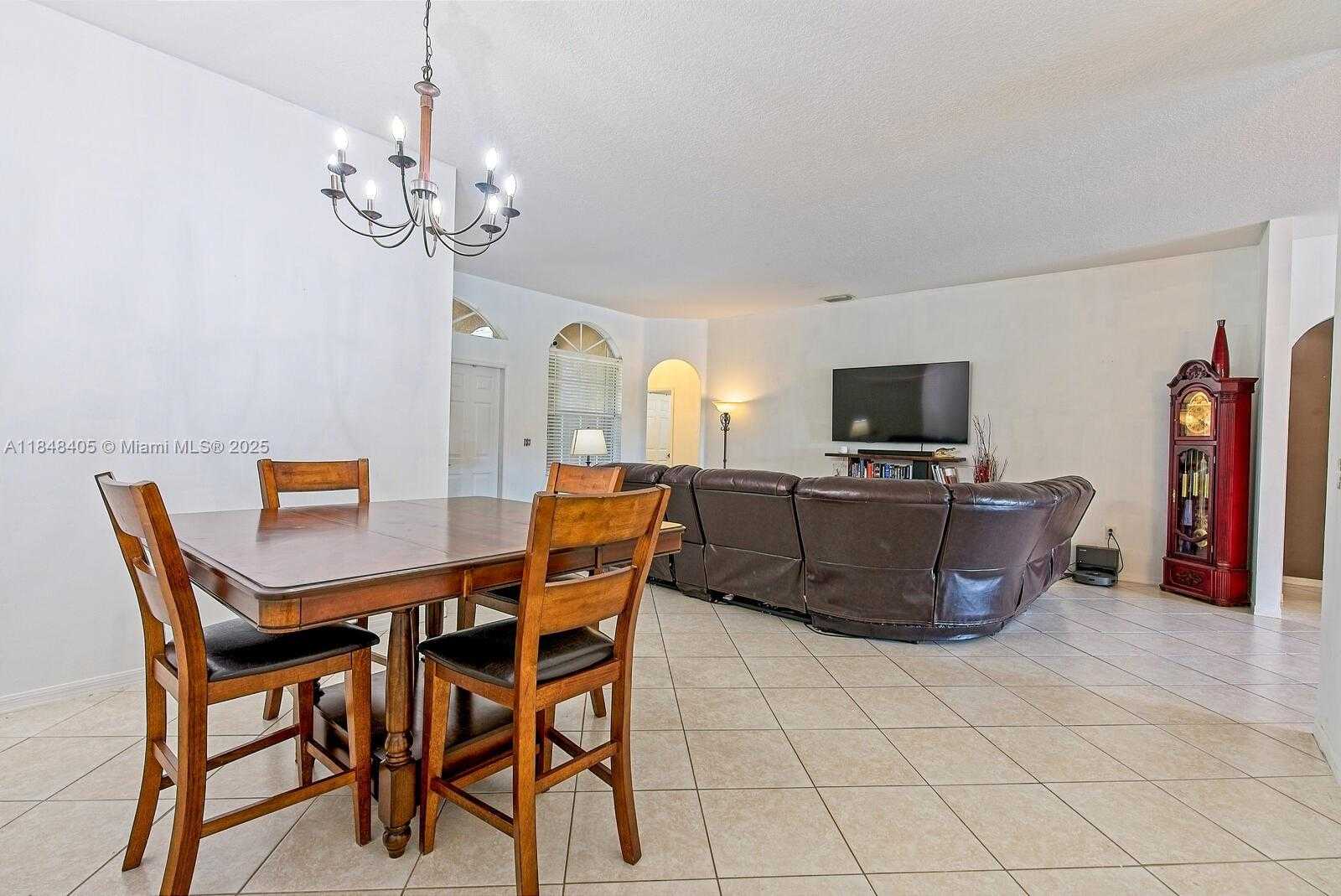 Small Image of 1921 SOUTH EAST 16TH AVE #1921, Homestead Number 5