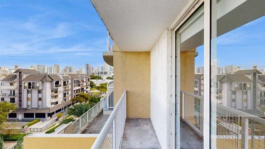 Small Image of 900 SOUTH WEST 8TH ST #605, Miami Number 17