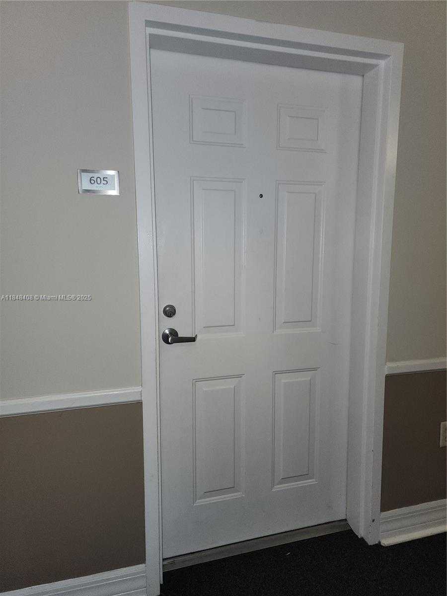Small Image of 900 SOUTH WEST 8TH ST #605, Miami Number 22