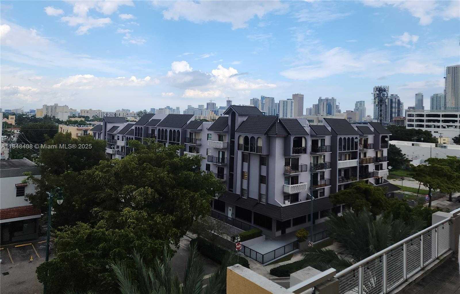 Small Image of 900 SOUTH WEST 8TH ST #605, Miami Number 25