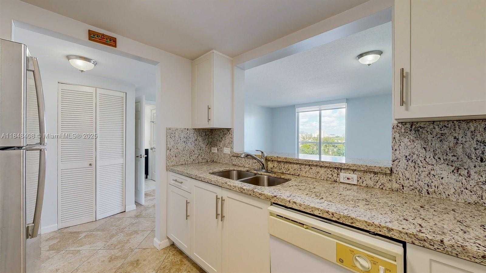 Small Image of 900 SOUTH WEST 8TH ST #605, Miami Number 3