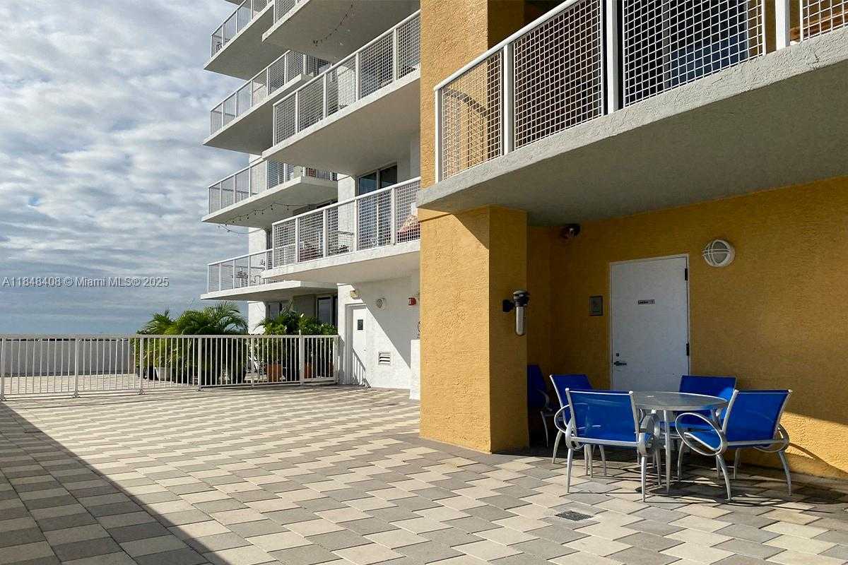Small Image of 900 SOUTH WEST 8TH ST #605, Miami Number 31