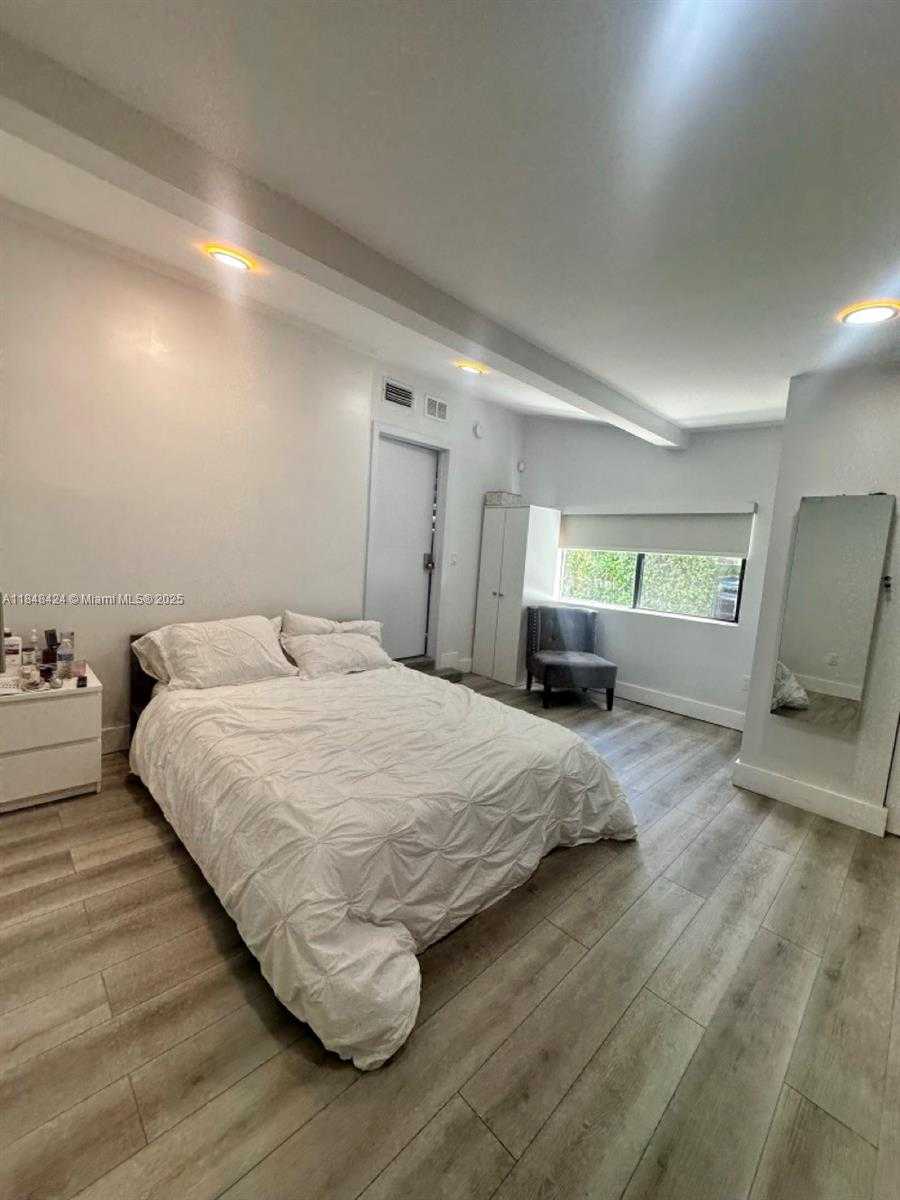 Small Image of North Miami Number 10