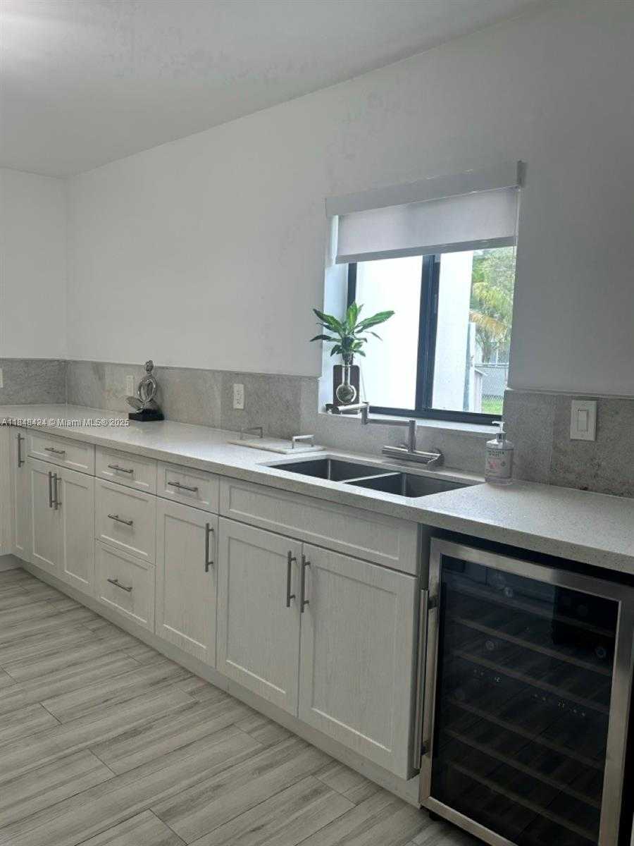 Small Image of North Miami Number 5