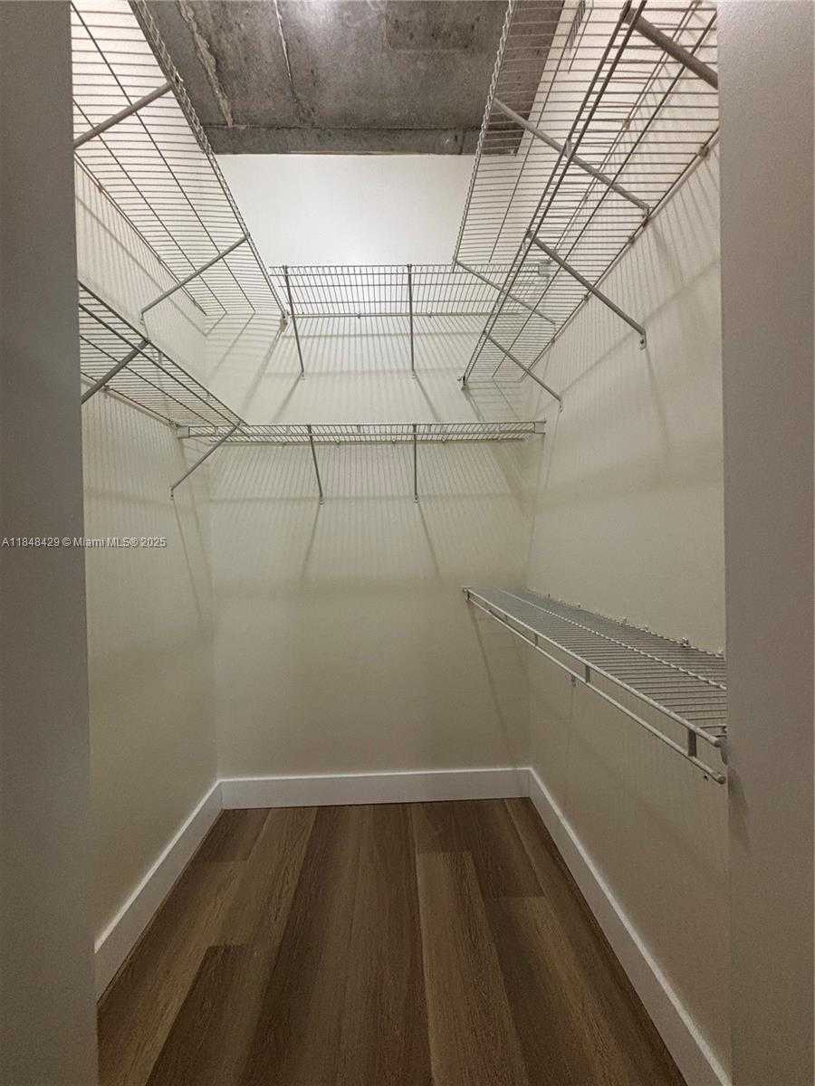 Small Image of 2001 BISCAYNE BLVD #2217, Miami Number 11