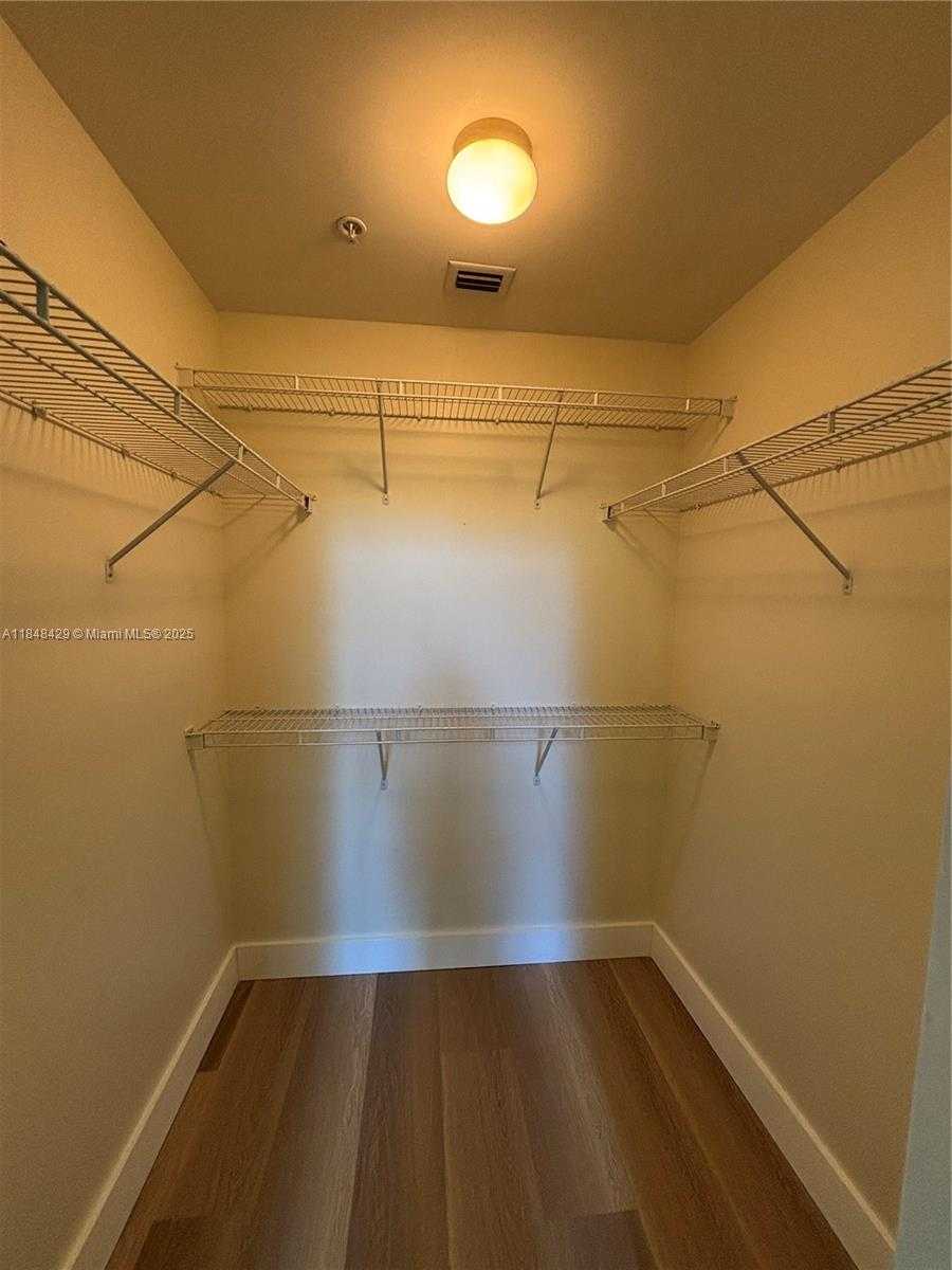 Small Image of 2001 BISCAYNE BLVD #2217, Miami Number 15