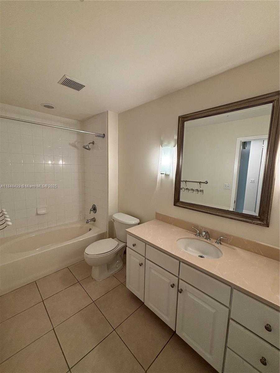 Small Image of 2001 BISCAYNE BLVD #2217, Miami Number 16