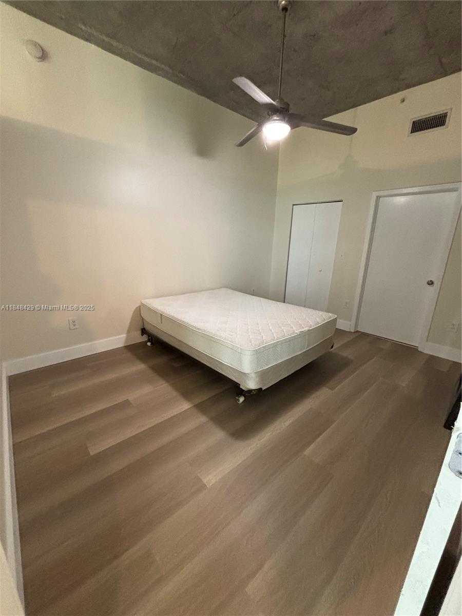 Small Image of 2001 BISCAYNE BLVD #2217, Miami Number 7